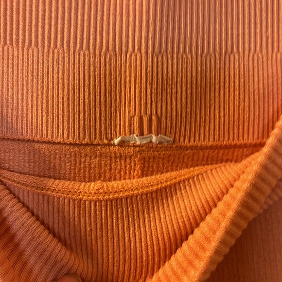 Two pack biker shorts orange and green fit like a medium - Picture 5 of 6